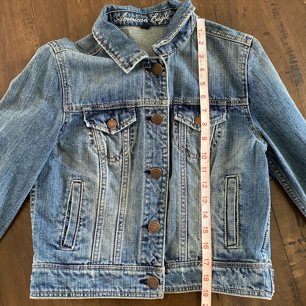 AE Jean Jacket Size Medium - Picture 7 of 9